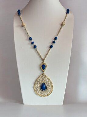 Water Drop Crystals Blue Pendant Beaded Necklace NWOT